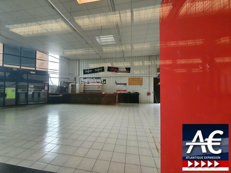 LOCAL COMMERCIAL de 1200 m² à REDON